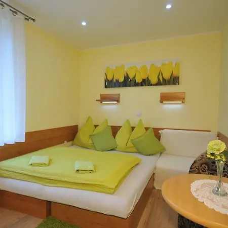 Pod Troma Korunami * Červený Kláštor