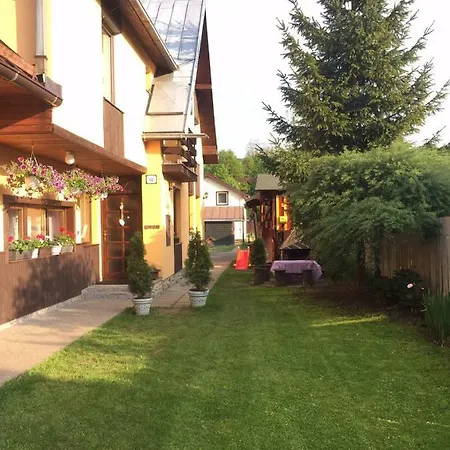 Pod Troma Korunami Casa de hóspedes *