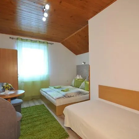 Pod Troma Korunami Casa de hóspedes