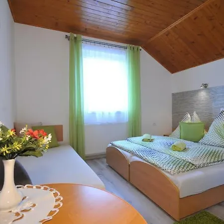 Guest house Pod Troma Korunami