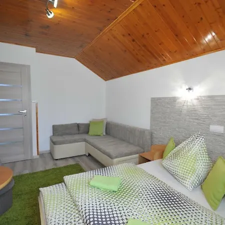 Guest house Pod Troma Korunami Cerveny Klastor
