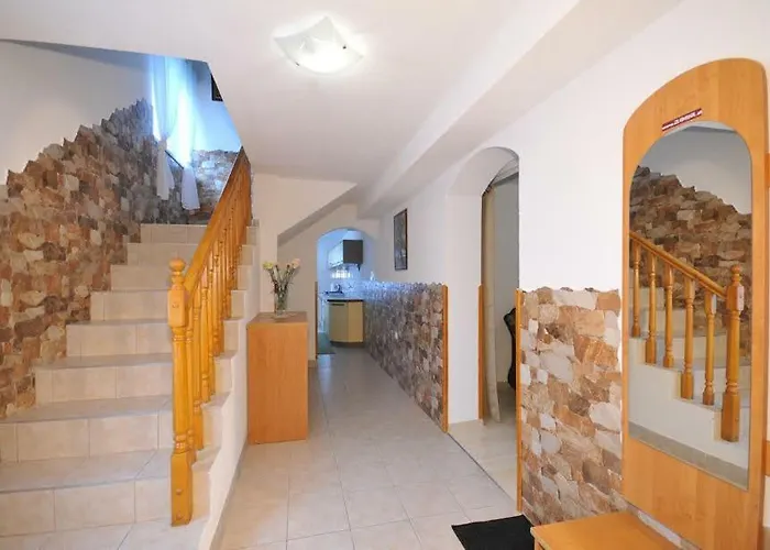 게스트하우스 Pod Troma Korunami *